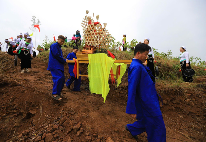 Lễ rước kiệu trên các thửa ruộng bậc thang. le-hoi-2510.jpg
