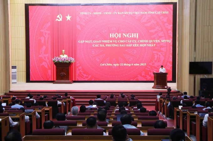 Tỉnh ủy Lai Châu tổ chức Hội nghị “Gặp mặt, giao nhiệm vụ cho cấp ủy, chính quyền các xã, phường sau sắp xếp, hợp nhất”. Tỉnh ủy Lai Châu tổ chức Hội nghị “Gặp mặt, giao nhiệm vụ cho cấp ủy, chính quyền các xã, phường sau sắp xếp, hợp nhất”.