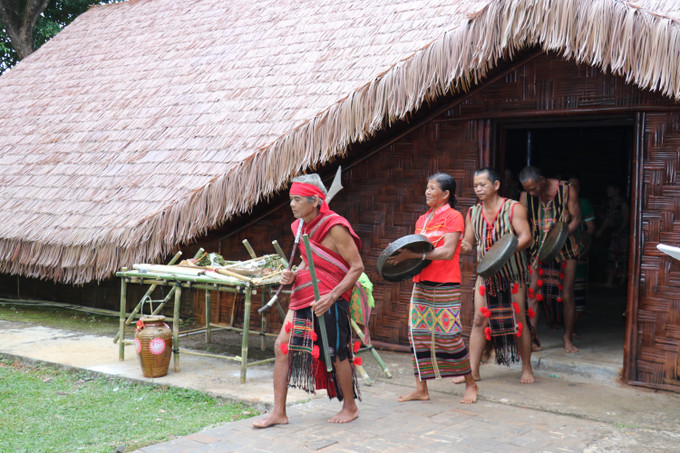 Phục dựng Lễ hội Kết bạn cộng đồng của đồng bào các dân tộc thiểu số tại Khu bảo tồn văn hoá dân tộc S’tiêng sóc Bom Bo (huyện Bù Đăng, tỉnh Bình Phước). Ảnh: Nhật Bình/TTXVN binh-phuoc-0211.jpg