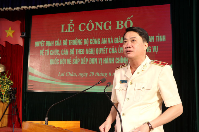 Thiếu tướng Nguyễn Viết Giang, Giám đốc Công an tỉnh Lai Châu phát biểu giao nhiệm vụ cho các đơn vị. lai-chau1-2906.jpg