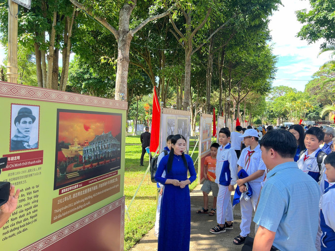 Triển lãm mở cửa tự do cho công chúng và học sinh, sinh viên đến tham quan, tìm hiểu. Ảnh: Hồng Điệp/TTXVN gia-lai2-1605.jpg
