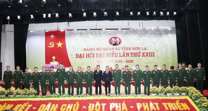 Ban Chấp hành Đảng bộ Quân sự tỉnh Sơn La khóa XVIII và Đoàn đại biểu Đảng bộ Quân sự tỉnh dự Đại hội đại biểu Đảng bộ tỉnh lần thứ XVI, nhiệm kỳ 2025 - 2030 ra mắt Đại hội. Ban Chấp hành Đảng bộ Quân sự tỉnh Sơn La khóa XVIII và Đoàn đại biểu Đảng bộ Quân sự tỉnh dự Đại hội đại biểu Đảng bộ tỉnh lần thứ XVI, nhiệm kỳ 2025 - 2030 ra mắt Đại hội.