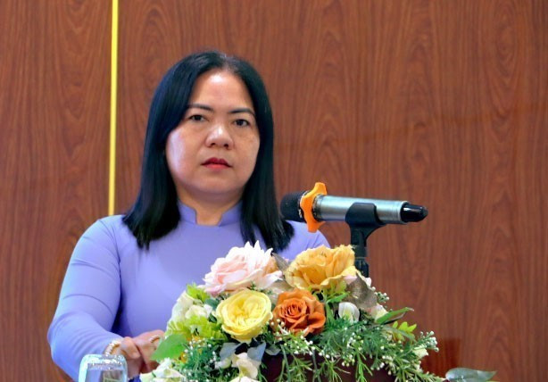 Bà Nguyễn Thị Diện, Phó Chủ tịch Hội LHPN tỉnh Sóc Trăng phát biểu tại hội nghị. soc-trang2-1106.jpg