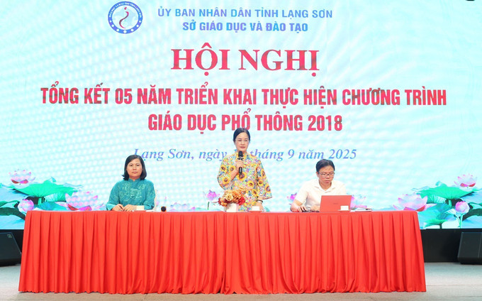 Phó Giám đốc Sở Giáo dục và Đào tạo tỉnh Lạng Sơn Phan Mỹ Hạnh phát biểu tại Hội nghị. lang-son-190925.jpg