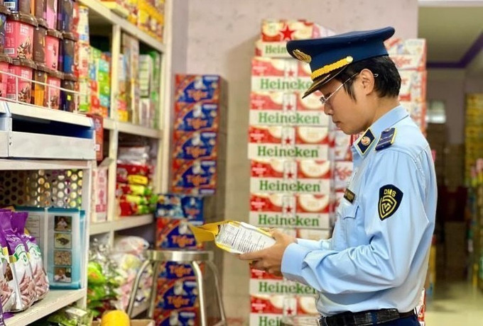 Lực lượng Quản lý thị trường tỉnh Gia Lai tăng cường công tác kiểm tra nhằm ngăn chặn và phát hiện sớm các trường hợp vi phạm. Ảnh: TTXVN phát gia-lai2-1707.jpg