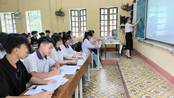 Năm 2025, tỉnh Yên Bái có trên 9.400 thí sinh dự thi tốt nghiệp THPT, với 32 điểm thi, trên 400 phòng thi và 1.900 cán bộ, giáo viên tham gia tổ chức kỳ thi. Ảnh: Tiến Khánh/TTXVN yen-bai3-1906.jpg