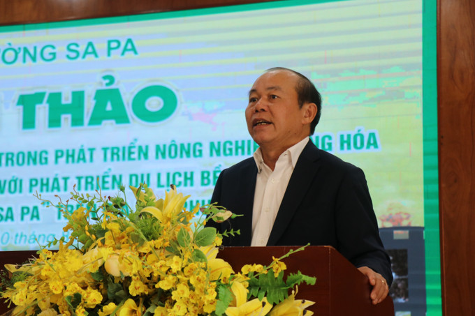 Tiến sỹ Nguyễn Ngọc Bảo, Chủ tịch Hội đồng Quản lý Viện Kinh tế tham luận tại hội nghị. Ảnh Tuấn Khôi/TTXVN sapa3-1008.jpg
