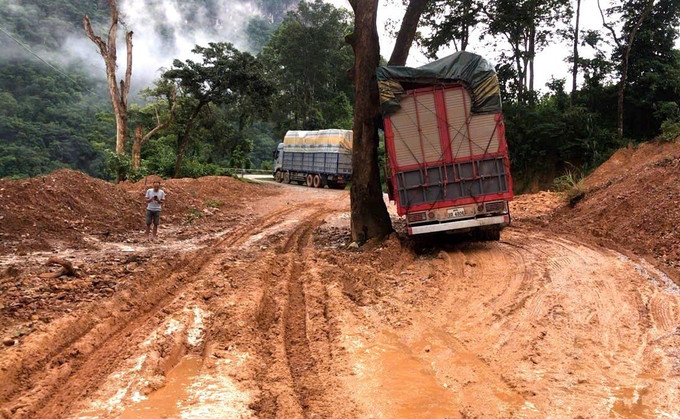 Vị trí sạt lở tại Km 109+180 Quốc lộ 279 đi Cửa khẩu quốc tế Tây Trang, thuộc đại bàn xã Sam Mứn, tỉnh Điện Biên. Ảnh: TTXVN phát dien-bien2-2107.jpg