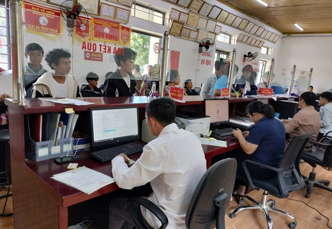 Trung tâm Phục vụ hành chính công xã Tủa Sín Chải, tỉnh Lai Châu nhanh chóng trở thành địa chỉ quen thuộc, gần gũi của người dân trên địa bàn mỗi khi cần giải quyết các thủ tục hành chính. lai-chau2-0309.jpg