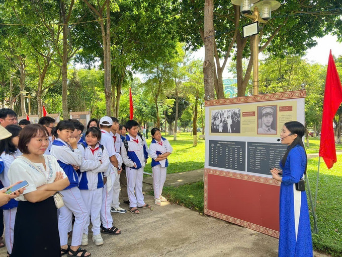Triển lãm mở cửa tự do cho công chúng và học sinh, sinh viên đến tham quan, tìm hiểu. Ảnh: Hồng Điệp/TTXVN gia-lai3-1605.jpg