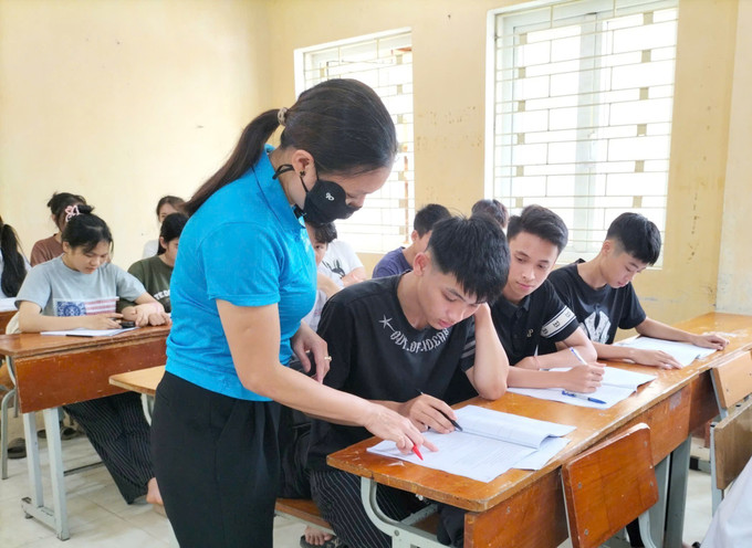 Trường THPT Hưng Khánh, huyện Trấn Yên (Yên Bái) lựa chọn giáo viên giàu kinh nghiệm, tận tâm để ôn tập các môn thi tốt nghiệp cho học sinh. Ảnh: Tiến Khánh/TTXVN yen-bai1-1906.jpg