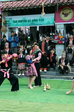 Rộn ràng phiên chợ vùng cao chào năm mới 2026