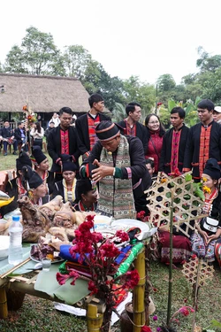 Giữ hồn nương rẫy trong nghi thức thu thóc của người Khơ Mú