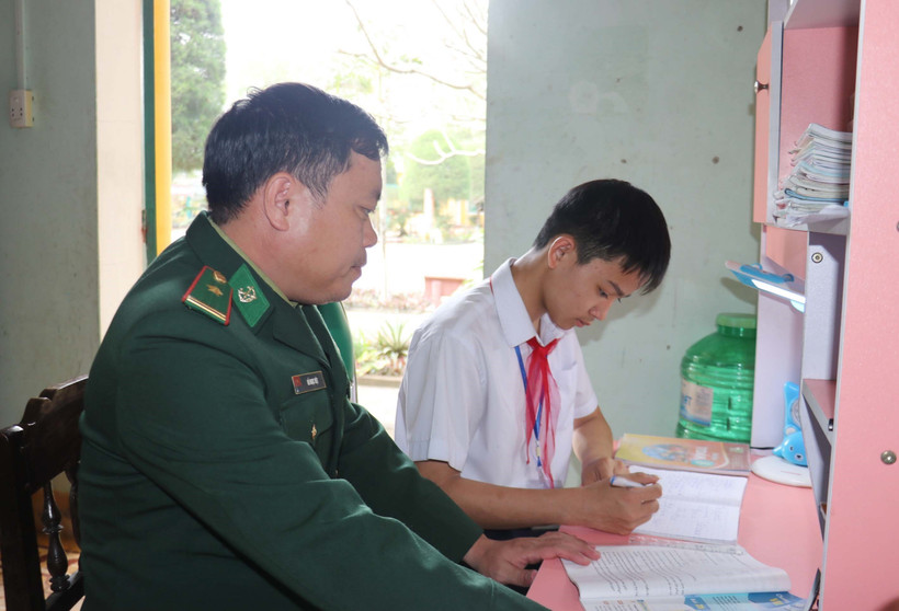 Điểm tựa biên cương xanh - Bài 2: Nâng bước học trò nghèo chinh phục tri thức