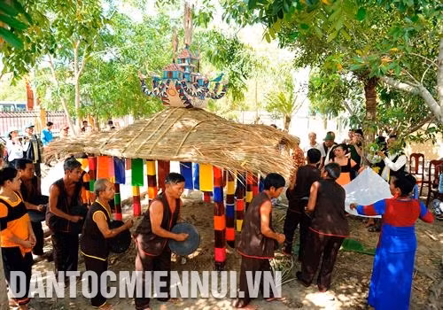 Lễ bỏ mả của người Raglai