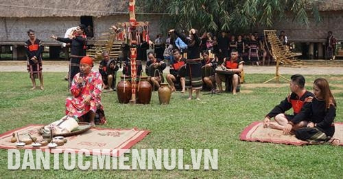 Tái hiện Lễ cúng cây nêu cầu an của đồng bào dân tộc Ê Đê