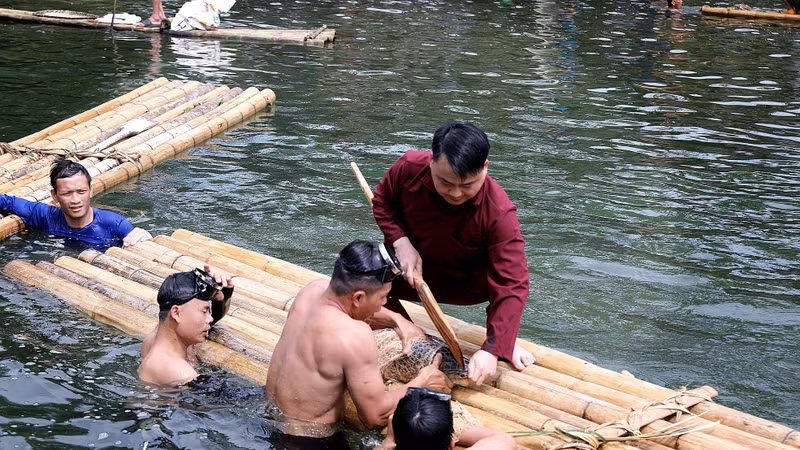 Độc đáo Lễ hội Đánh cá suối xứ Mường