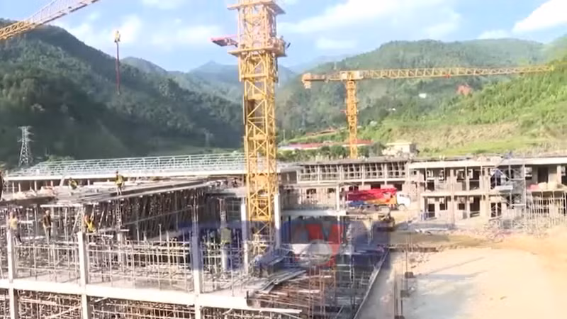 Lai Châu: Ngày đêm tăng tốc thi công các trường học nội trú liên cấp