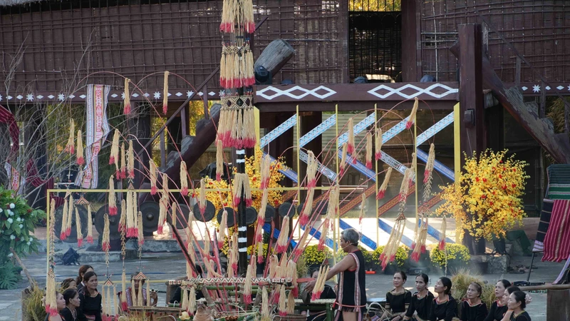 Để văn hóa truyền thống không bị 'cuốn trôi' theo dòng chảy thời gian