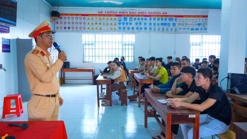 Đổi mới tuyên truyền, nâng cao ý thức, kéo giảm tai nạn giao thông