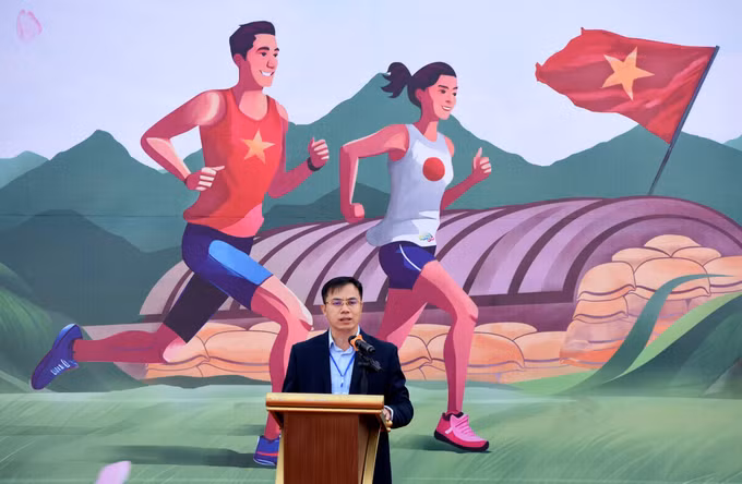Gần 1.500 vận động viên trong nước và quốc tế dự giải chạy Điện Biên Phủ Marathon 2024 ảnh 1