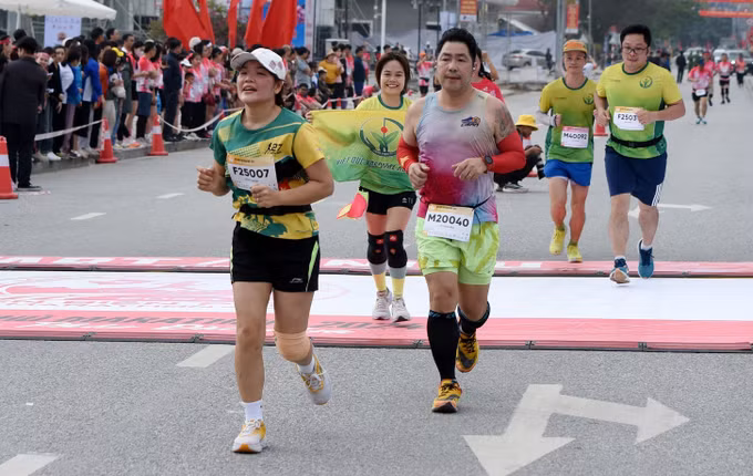 Gần 1.500 vận động viên trong nước và quốc tế dự giải chạy Điện Biên Phủ Marathon 2024 ảnh 4