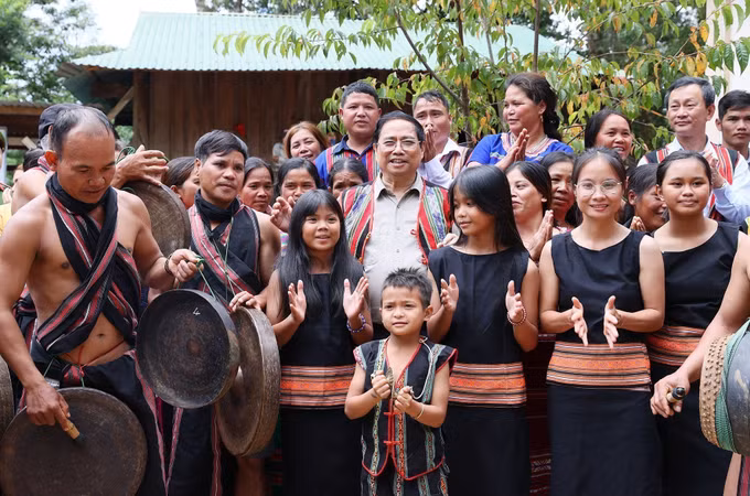 Thủ tướng Phạm Minh Chính khảo sát, kiểm tra các cơ sở, dự án kinh tế - xã hội tại tỉnh Kon Tum ảnh 1