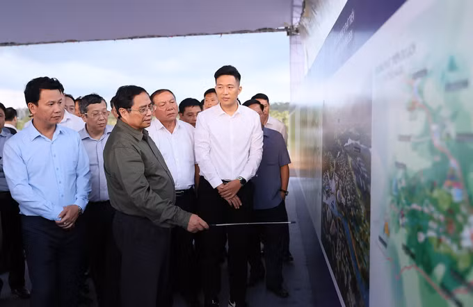 Thủ tướng Phạm Minh Chính khảo sát, kiểm tra các cơ sở, dự án kinh tế - xã hội tại tỉnh Kon Tum ảnh 6