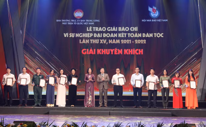 Vinh danh 80 tác phẩm đoạt Giải báo chí "Vì sự nghiệp Đại đoàn kết toàn dân tộc" lần thứ XV ảnh 3