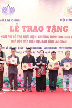 Bộ Công an hỗ trợ Lai Châu xóa nhà tạm cho đồng bào vùng cao