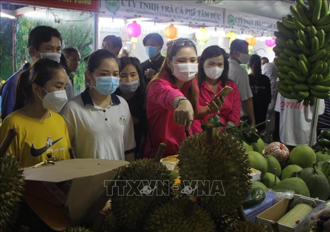 Khai mạc hội chợ trái cây và hàng nông sản tỉnh Bình Phước