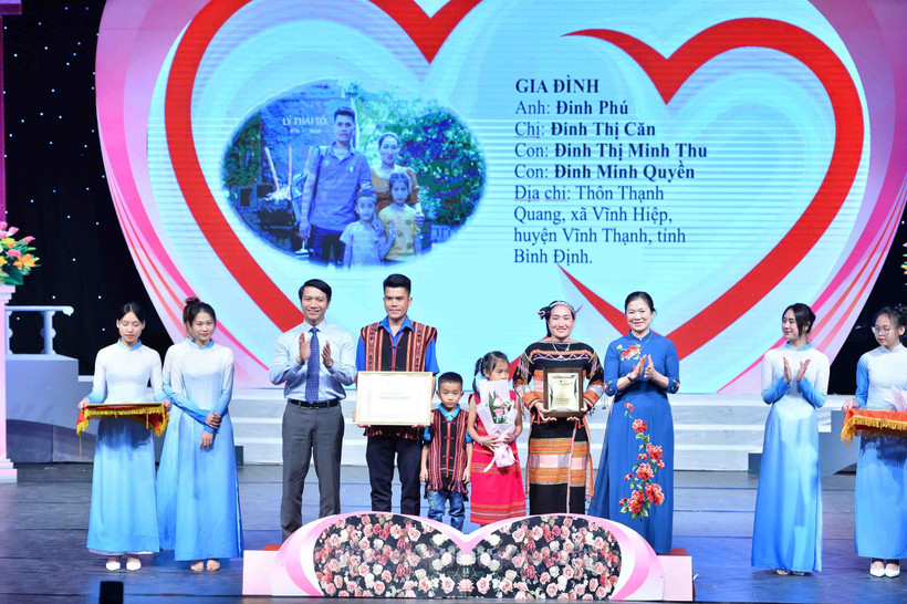 Xây dựng gia đình trẻ tiến bộ để góp phần tạo nên xã hội hạnh phúc