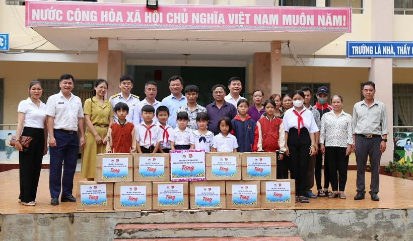 Tuyên tuyên về bảo vệ chủ quyền biển, đảo đến người dân huyện biên giới Ia H’Drai