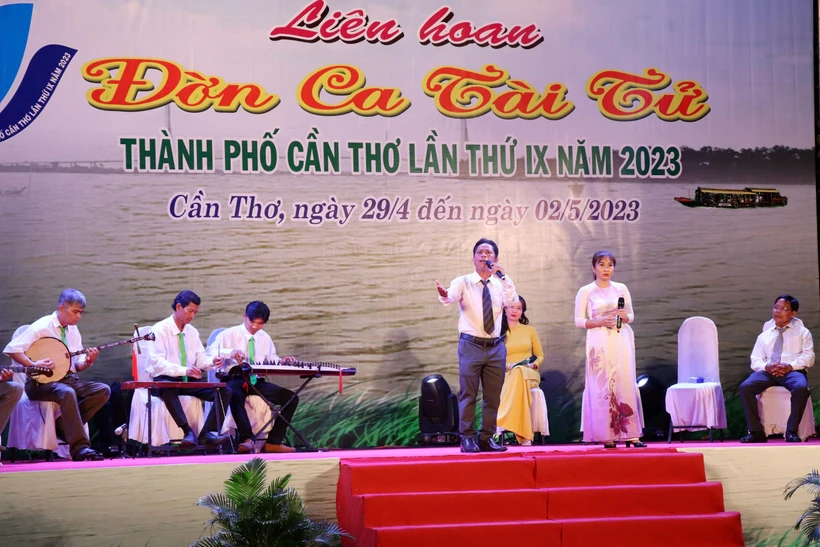 Tiết mục đờn ca tài tử của đơn vị huyện Cờ Đỏ tại Liên hoan Đờn ca tài tử thành phố Cần Thơ lần thứ 9, năm 2023. Ảnh: Trung Kiên - TTXVN