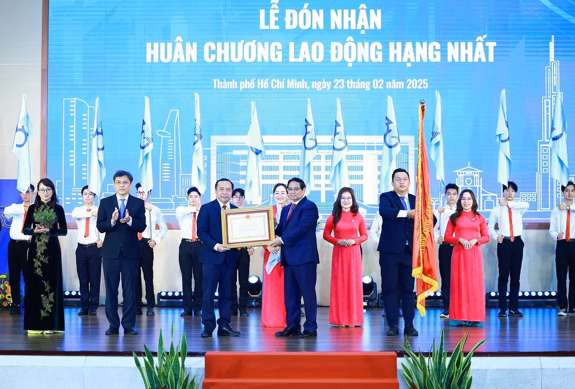 potal-thu-tuong-du-le-ky-niem-30-nam-thanh-lap-dai-hoc-quoc-gia-thanh-pho-ho-chi-minh-7869537.jpg
