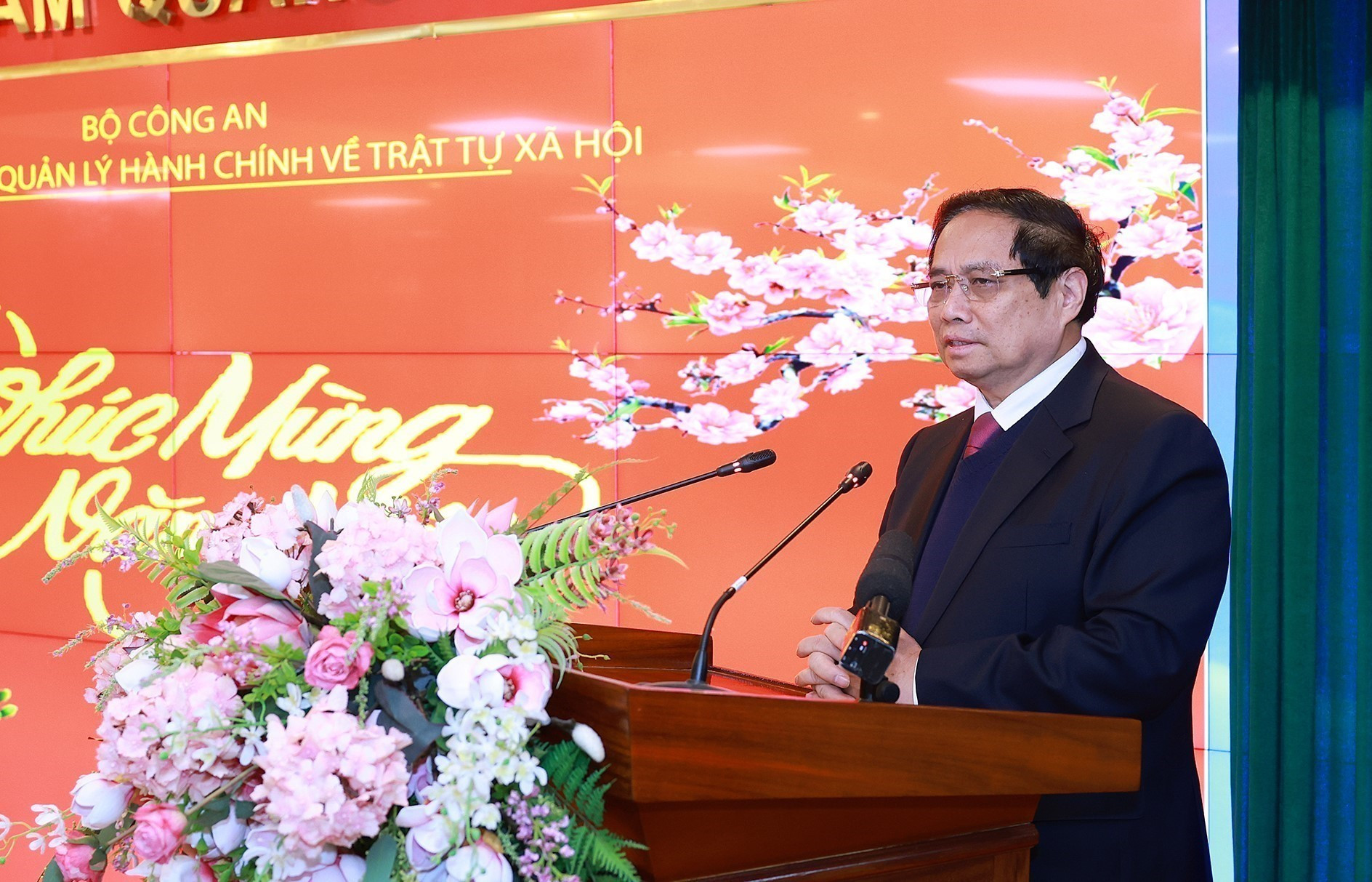 Thủ tướng Chính phủ Phạm Minh Chính chúc Tết và giao nhiệm vụ cho cán bộ, chiến sĩ Cục Cảnh sát quản lý hành chính về trật tự xã hội (Bộ Công an). Ảnh: Dương Giang - TTXVN potal-thu-tuong-pham-minh-chinh-chuc-tet-luc-luong-cand-7828581.jpg