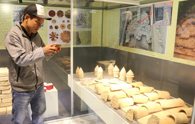 Với công nghệ thuyết minh bằng mã QR và 3D, VR 360 – tham quan thực tế ảo, du khách có thể tự mình trải nghiệm, khám phá không gian trưng bày Văn hoá Óc Eo.