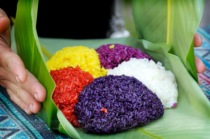 Xôi ngũ sắc. Ảnh: vietnam.vnanet.vn xoi-ngu-sac.jpg