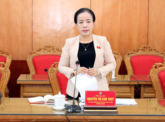 Phó Chủ nhiệm Ủy ban Văn hóa và Xã hội Nguyễn Thị Kim Thúy phát biểu tại cuộc làm việc với lãnh đạo UBND tỉnh Lạng Sơn cùng các sở, ngành liên quan. Phó Chủ nhiệm Ủy ban Văn hóa và Xã hội Nguyễn Thị Kim Thúy phát biểu tại cuộc làm việc với lãnh đạo UBND tỉnh Lạng Sơn cùng các sở, ngành liên quan.