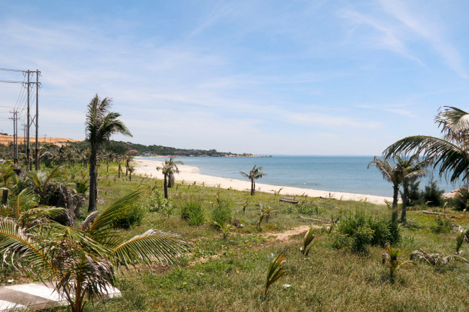 Hơn 30km ven biển tuyệt đẹp dọc theo tuyến đường ĐT719, từ phường Tiến Thành đến xã Tân Thành, có nhiều dự án không triển khai xây dựng. Hơn 30km ven biển tuyệt đẹp dọc theo tuyến đường ĐT719, từ phường Tiến Thành đến xã Tân Thành, có nhiều dự án không triển khai xây dựng.