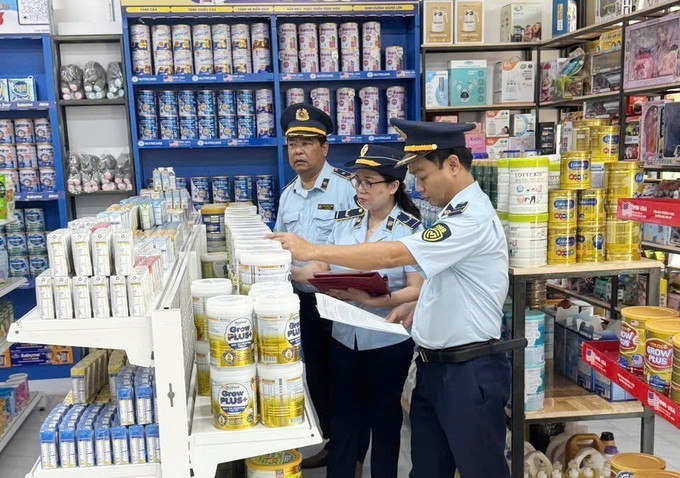 Từ ngày 15/5 - 3/6/2025, Chi cục Quản lý thị trường tỉnh Yên Bái đã xử phạt vi phạm hành chính 19 vụ, với số tiền phạt trên 182 triệu đồng và tiêu hủy số hàng hóa trị giá gần 186 triệu đồng. Ảnh: Đinh Thùy/TTXVN buon-lau-3.jpg