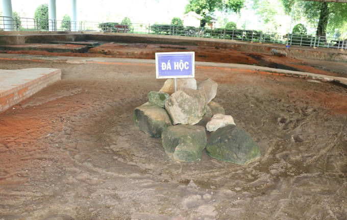 Đá hộc được tìm thấy sau khi khai quật di chỉ khảo cổ Gò Thành, xã Tân Thuận Bình, tỉnh Đồng Tháp.