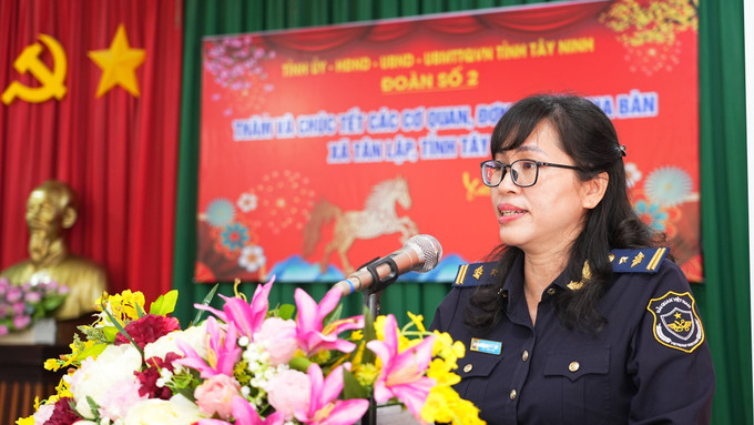 Bà Trương Thị Nguyệt Đỉnh, Phó Đội trưởng Hải quan cửa khẩu quốc tế Xa Mát phát biểu. Ảnh: Minh Phú/TTXVN