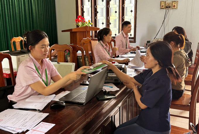 Người dân được vay vốn tại Ngân hàng Chính sách xã hội tỉnh Quảng Trị qua các chương trình tín dụng chính sách.