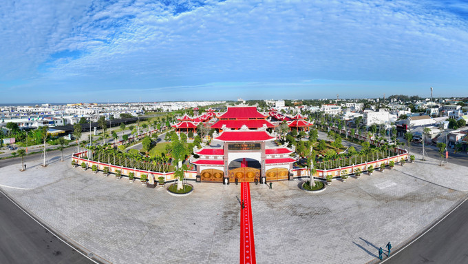 Công trình Đền tưởng niệm Anh hùng, liệt sĩ và người có công tỉnh An Giang vừa được hoàn thành đưa vào sử dụng nhân dịp Kỷ niệm 81 năm ngày thành lập Quân đội Nhân dân Việt Nam.