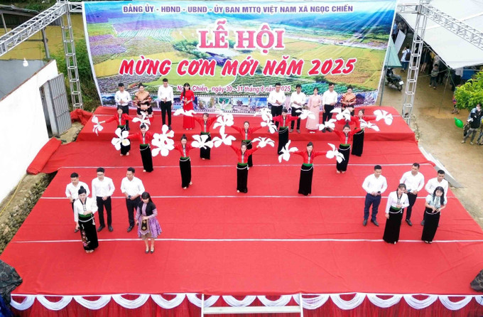 Chương trình văn nghệ tại Lễ hội mừng cơm mới xã Ngọc Chiến năm 2025. son-la-8.jpg