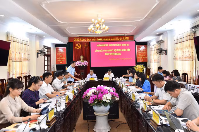 Đoàn kiểm tra giám sát làm việc với Đảng uỷ HĐND tỉnh Tuyên Quang.