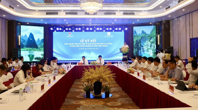 Toàn cảnh lễ ký kết. cao-bang-1.jpg