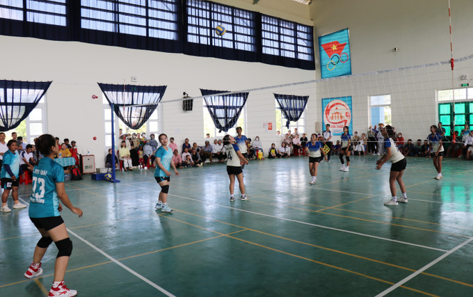 Các đội thi đấu bóng chuyền trong Lễ hội văn hóa Raglai huyện Bác Ái lần thứ III năm 2025. Các đội thi đấu bóng chuyền trong Lễ hội văn hóa Raglai huyện Bác Ái lần thứ III năm 2025.
