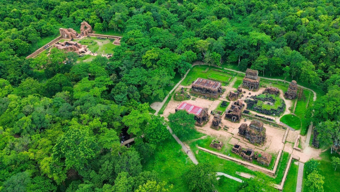 Khu di tích Chăm Mỹ Sơn nằm trong một thung lũng hẹp có đường kính khoảng 2km, thuộc làng Mỹ Sơn, xã Duy Phú, huyện Duy Xuyên, tỉnh Quảng Nam. Ảnh: Thanh Tùng/TTXVN my-son-1.jpg